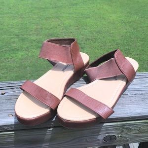 Pierre Dumas sandals 💕💕 size 8